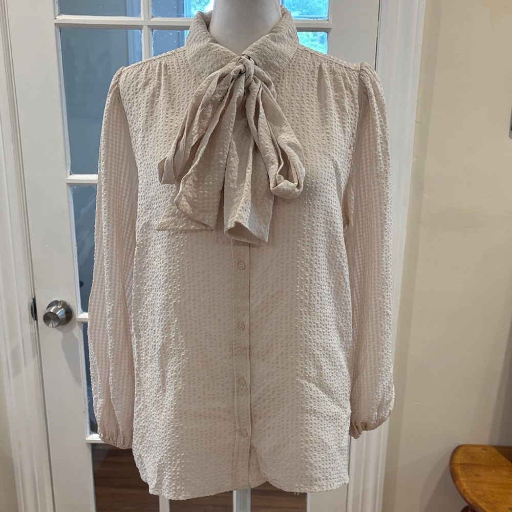 Part Two Women’s Cream Textured Tie-Neck Blouse. Size S